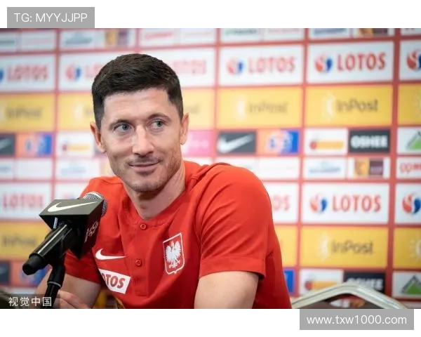 传记作者：莱万曾不满哈维的训练，他在波兰和拜仁都曾施压换帅